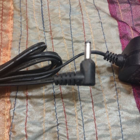 TEKA AC Adapter Model TEKA009-0901000UK. ( OUTPUT 9v ) - Picture 3 of 4